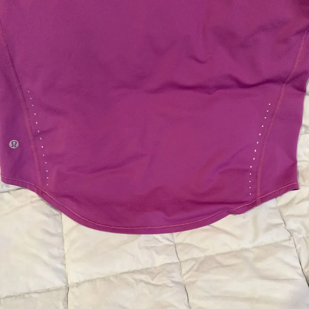 Lululemon Sun Shelter Short Sleeve Rash Guard in Marvel, Size 6- Small/Medium